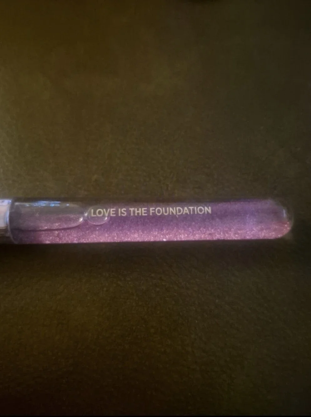 It Cosmetics Purple Glitter Love Is The Foundation Brush Limited-Edition